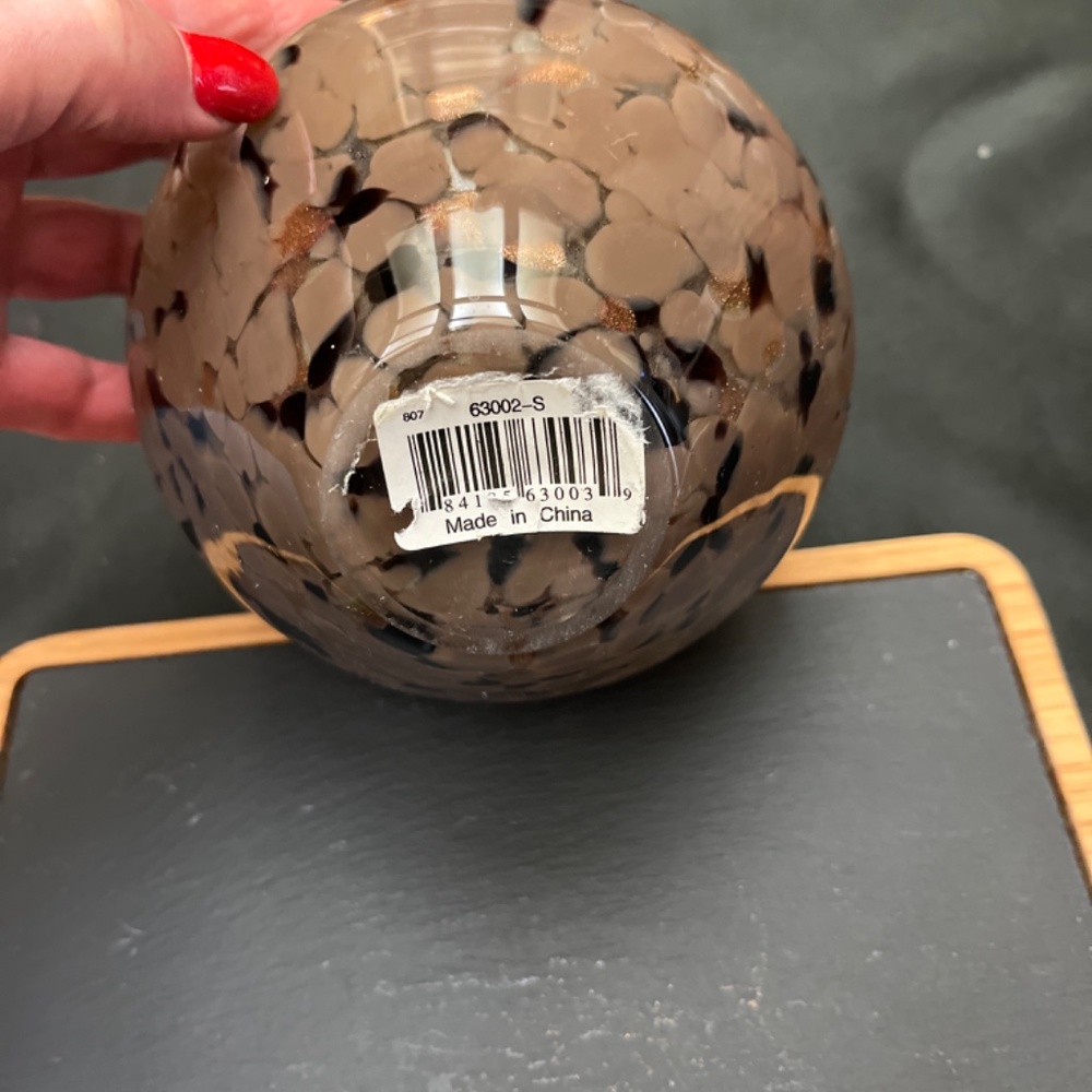 NWT Lidded Vase.  Colors of Taupe, Dark Brown and black With Metallic Spashes. - Picture 6 of 7